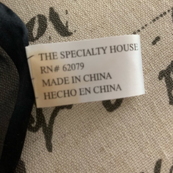 SOLD Vintage ladies holiday silk scarf - Picture 8 of 9